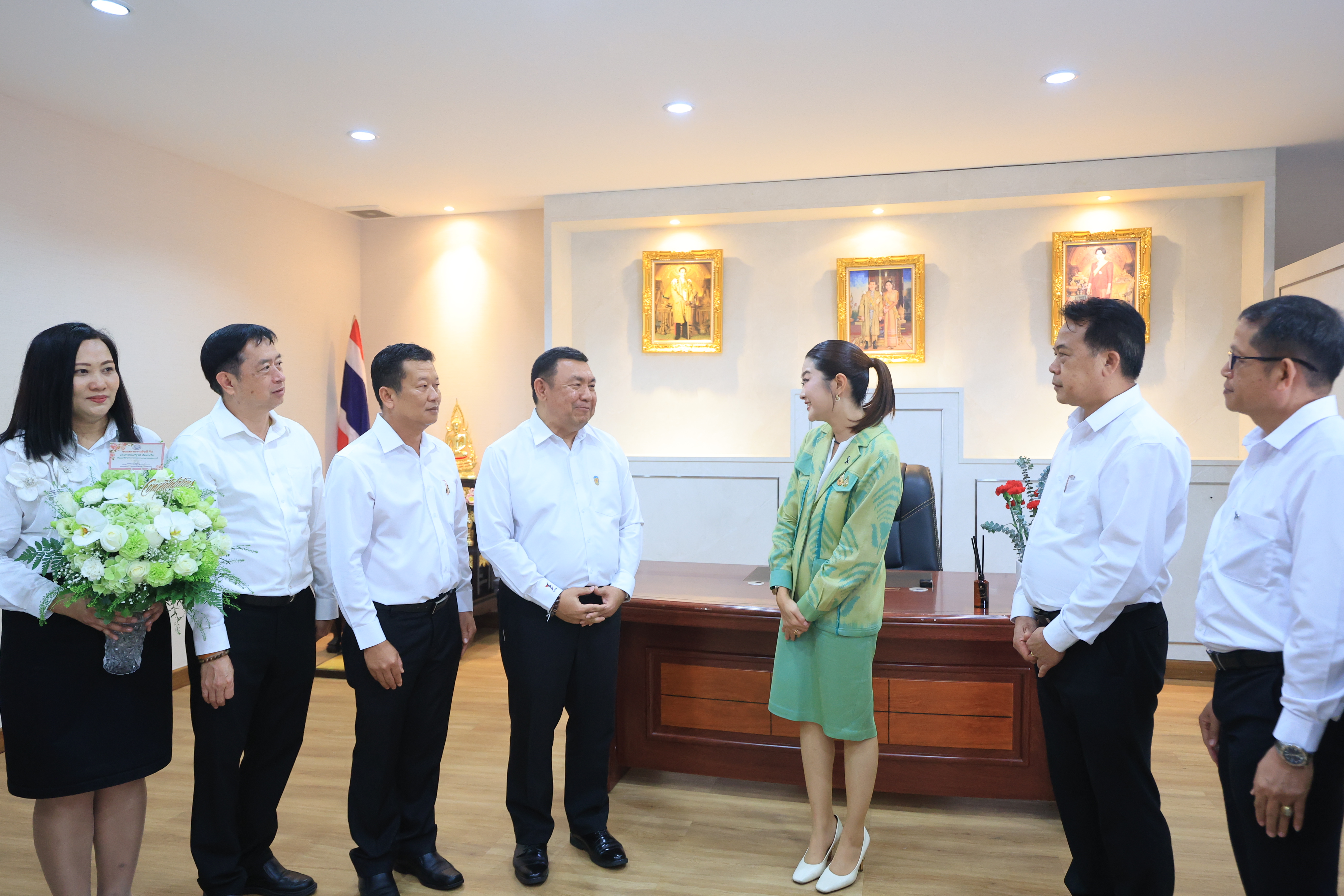 title - คณะผู้บริหาร ส.ป.ก. ร่วมแสดงความยินดีในโอกาสเข้ารับตำแหน่งของรัฐมนตรีว่าการกระทรวงเกษตรและสหกรณ์ และรัฐมนตรีช่วยว่าการกระทรวงเกษตรและสหกรณ์ 